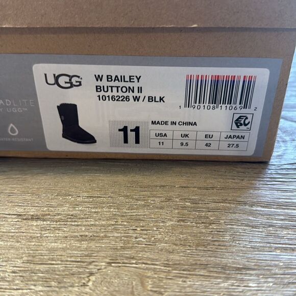 UGG Women's Bailey Button II Boot Size 11 - Picture 5 of 6